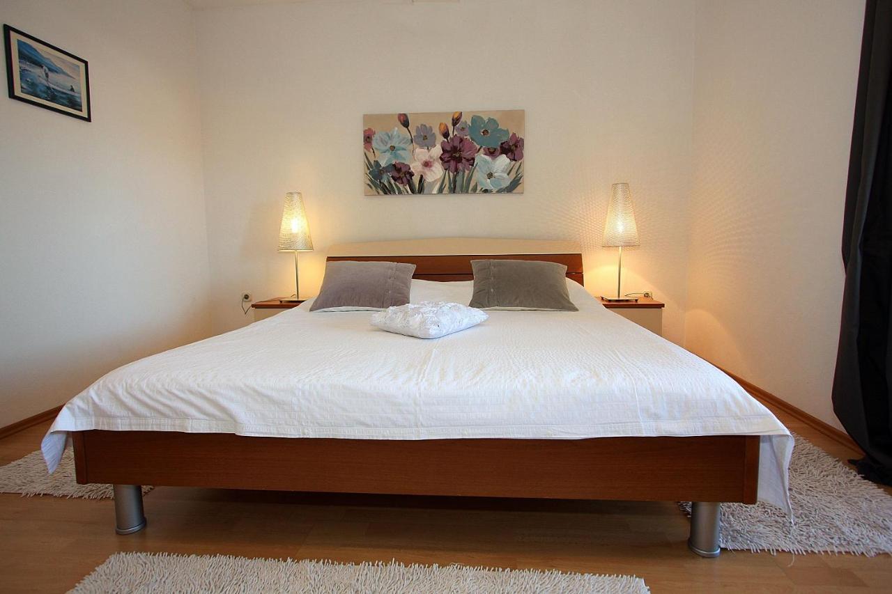 Apartments Mara Supetar Luaran gambar