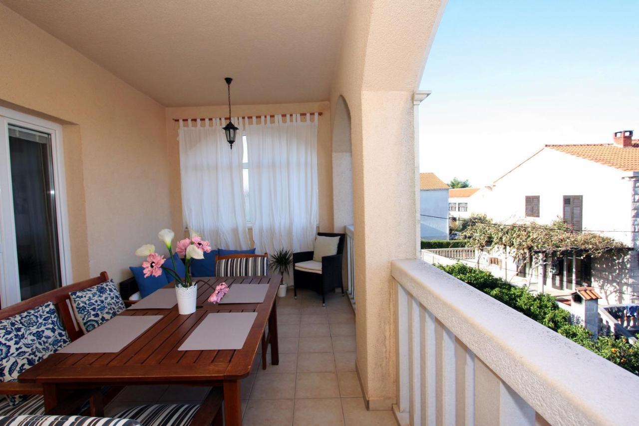 Apartments Mara Supetar Luaran gambar